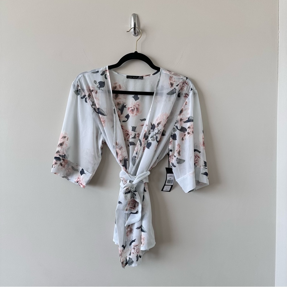 BLACK Tape_ Floral Semi Sheer Wrap Kimono Top (Size:Small)